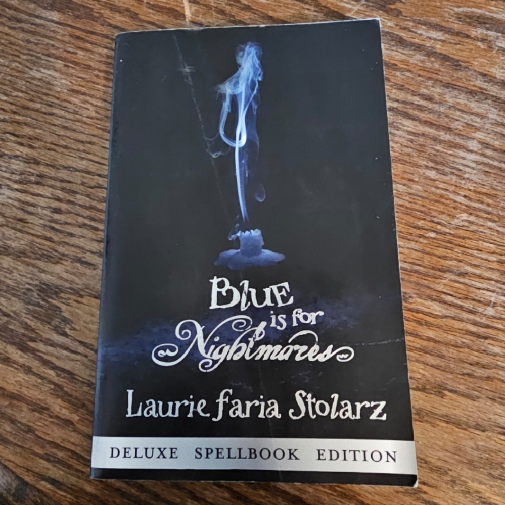 Book bundle - Picture 2 of 11